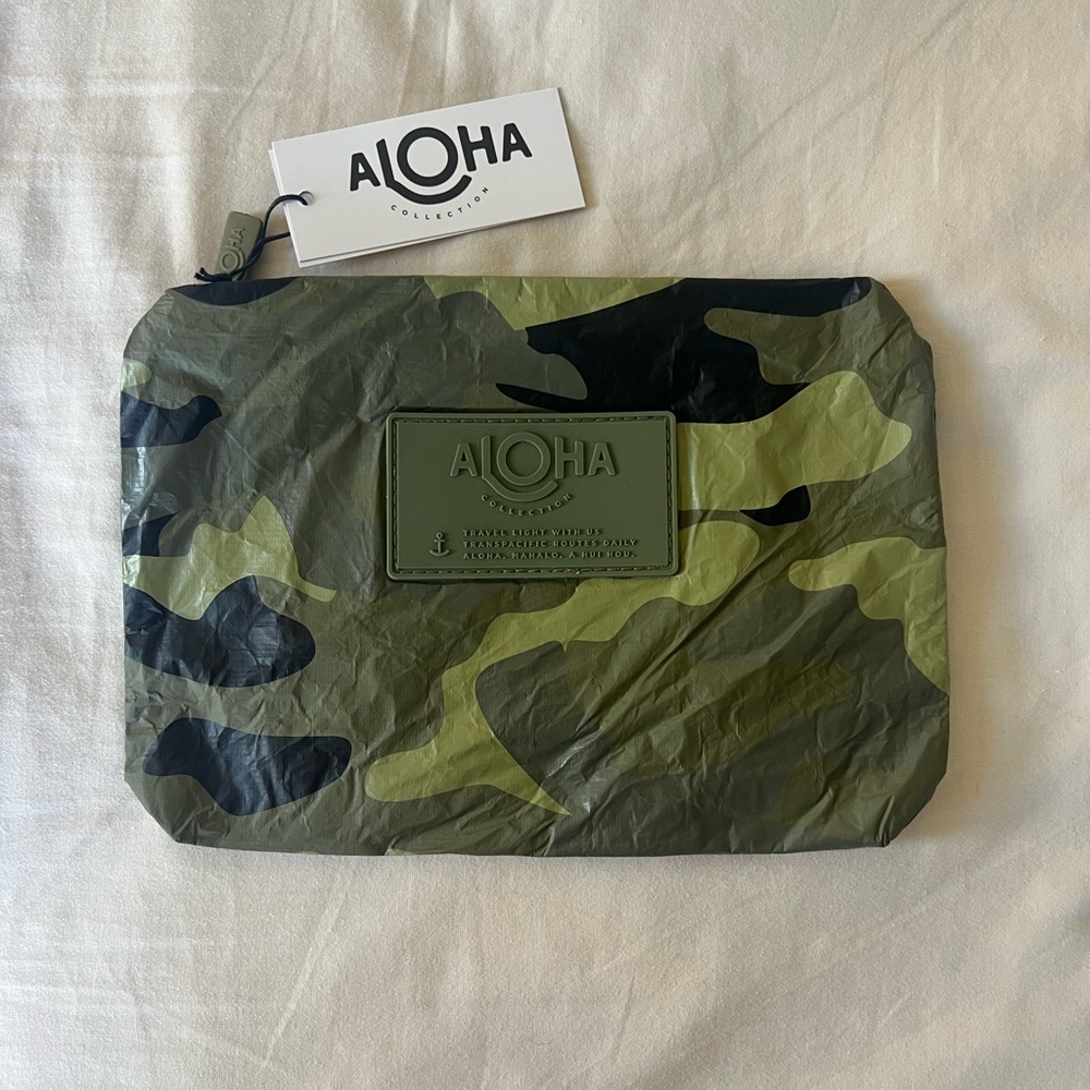 Aloha collection camo clutch